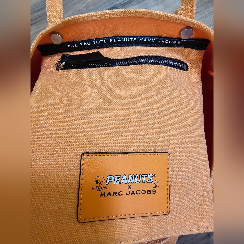 🎉HOST PICK🎉MARC JACOBSx Peanuts Charlie Brown The Tag tote - Picture 7 of 13